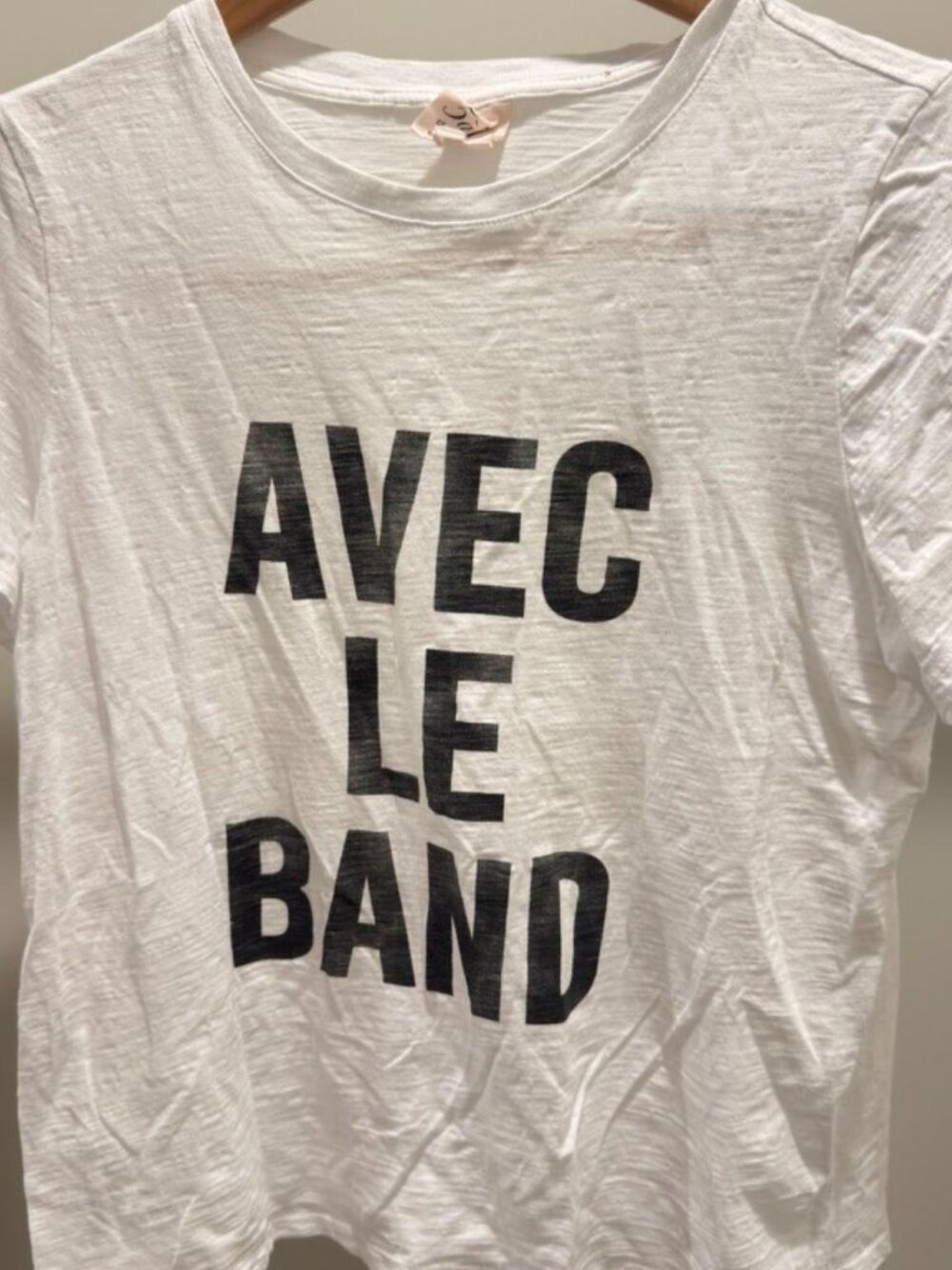 Cinq à Sept “Avec Le Band” White Graphic Tee – Size L